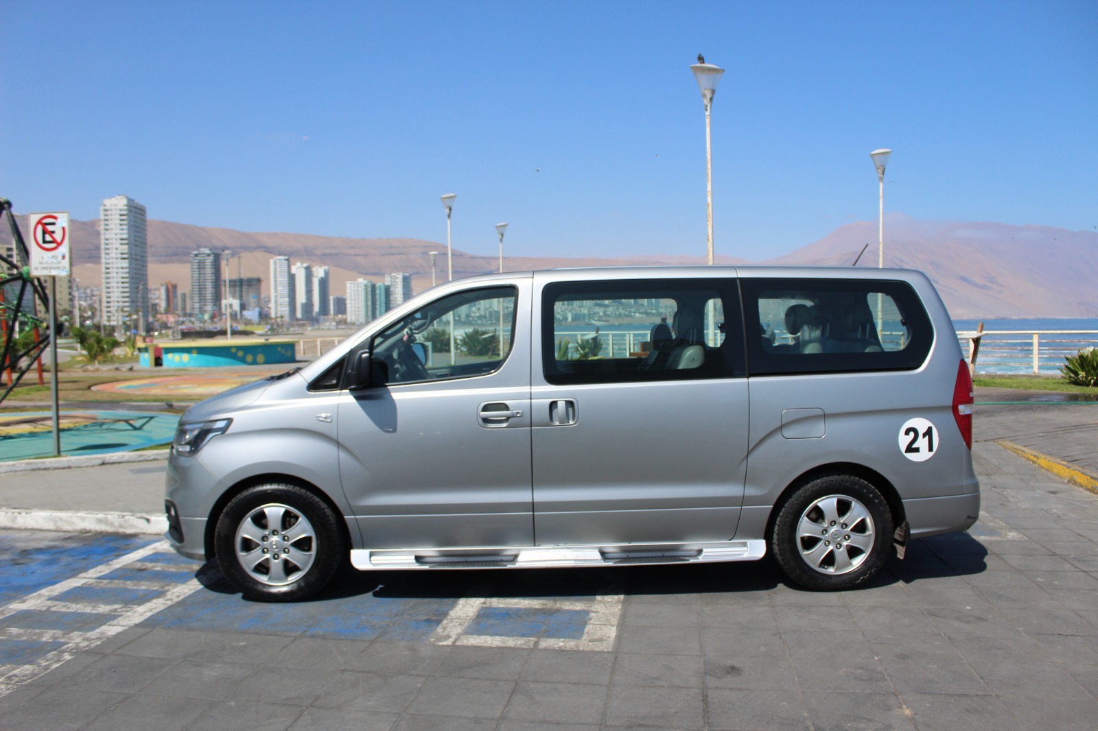 Minivan de Transfer Isi